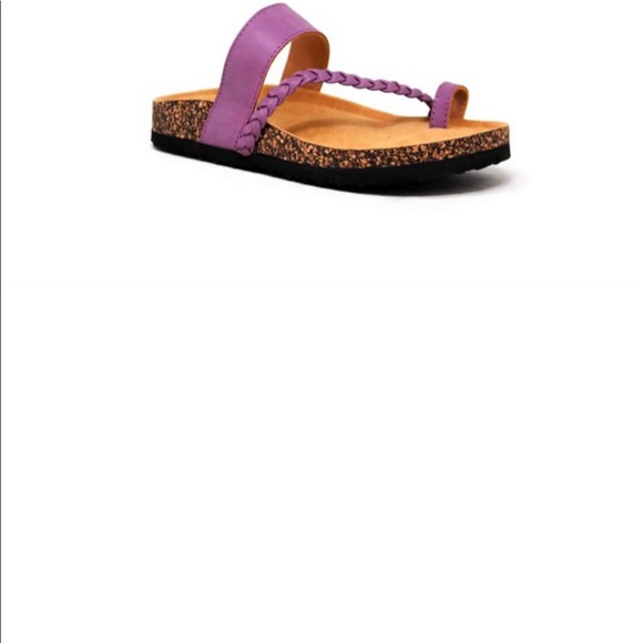 Size 8 Vegan Leather Toe Strap Sandal - Picture 3 of 5
